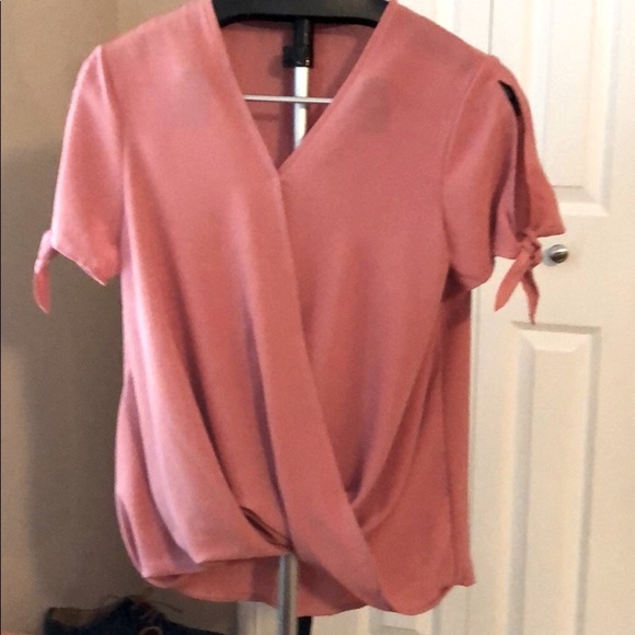 ❤️ONLY ONE LEFT!❤️❤️Womens Pink Blouse - Picture 3 of 8